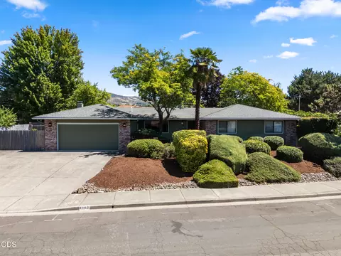 1142 Tara Cir, Medford, OR 97504