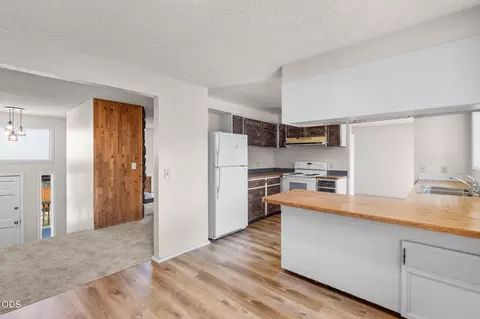 Kitchen - 62855 Daniel Rd NE, Bend, OR 97701 photo 1 of 3