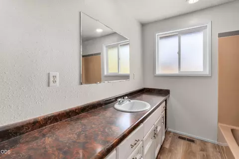 Bath - 62855 Daniel Rd NE, Bend, OR 97701 photo 1 of 3