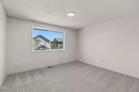 Bedroom - 62855 Daniel Rd NE, Bend, OR 97701 photo 1 of 4