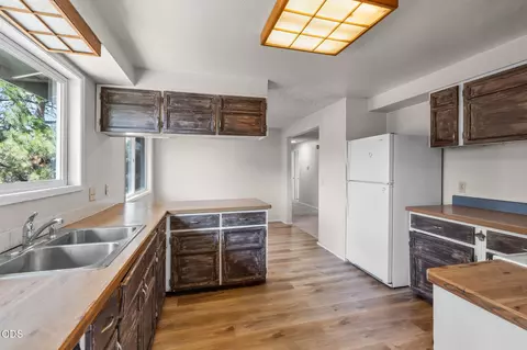 Kitchen - 62855 Daniel Rd NE, Bend, OR 97701 photo 2 of 3