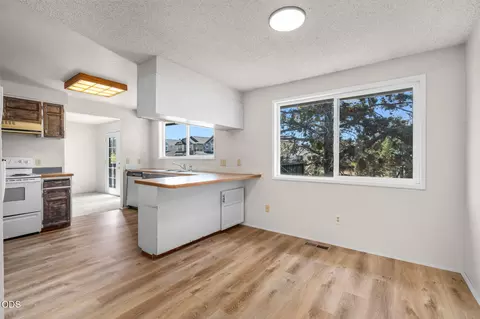 Dining - 62855 Daniel Rd NE, Bend, OR 97701 photo 1 of 1