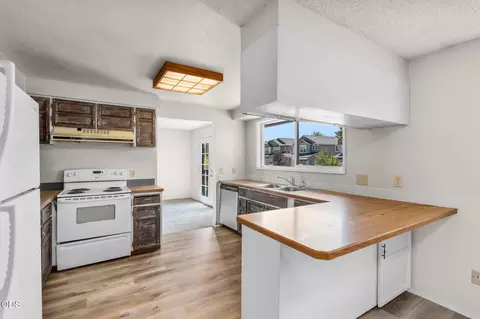 Kitchen - 62855 Daniel Rd NE, Bend, OR 97701 photo 3 of 3