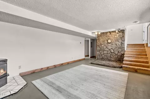 Living - 62855 Daniel Rd NE, Bend, OR 97701 photo 4 of 4