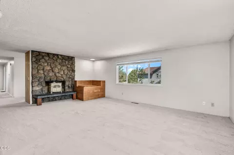 Living - 62855 Daniel Rd NE, Bend, OR 97701 photo 2 of 4