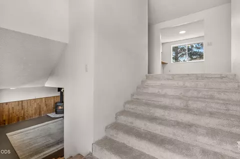 Entry Way - 62855 Daniel Rd NE, Bend, OR 97701 photo 2 of 2