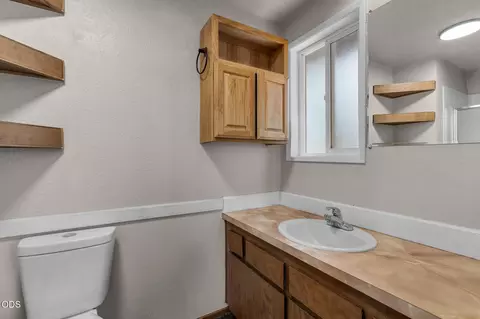 Bath - 62855 Daniel Rd NE, Bend, OR 97701 photo 2 of 3