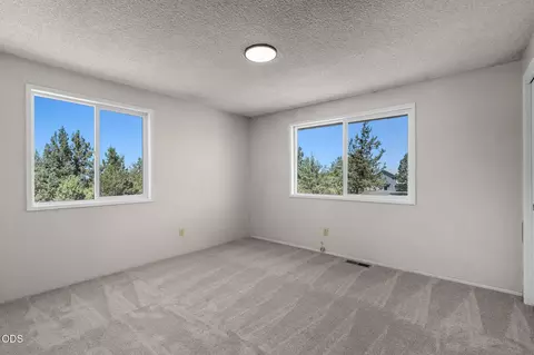 Bedroom - 62855 Daniel Rd NE, Bend, OR 97701 photo 2 of 4