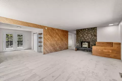Living - 62855 Daniel Rd NE, Bend, OR 97701 photo 1 of 4