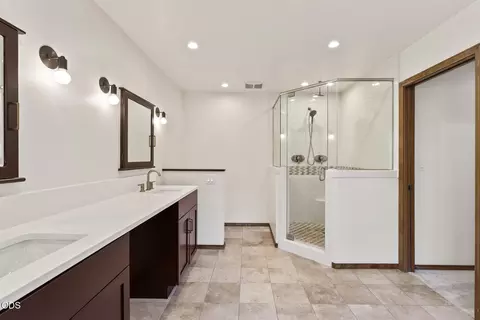 Bath - 20398 Big Bear Ct, Bend, OR 97702 photo 4 of 7
