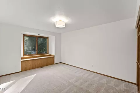 Bedroom - 20398 Big Bear Ct, Bend, OR 97702 photo 7 of 9
