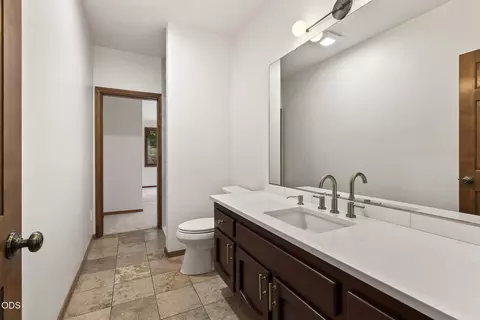 Bath - 20398 Big Bear Ct, Bend, OR 97702 photo 2 of 7