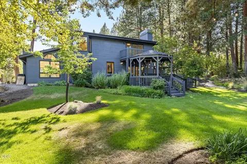 Exterior - 20398 Big Bear Ct, Bend, OR 97702 photo 16 of 21