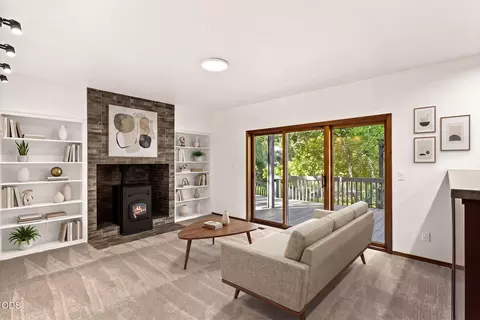 Living - 20398 Big Bear Ct, Bend, OR 97702 photo 3 of 4