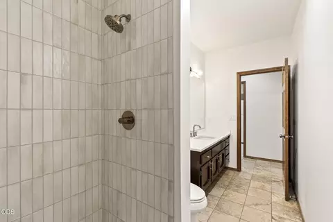 Bath - 20398 Big Bear Ct, Bend, OR 97702 photo 1 of 7
