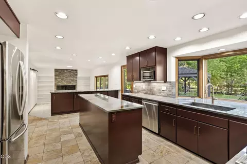 Kitchen - 20398 Big Bear Ct, Bend, OR 97702 photo 1 of 7
