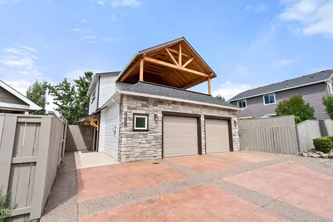 1184 Rutherford Dr, Medford, OR 97504