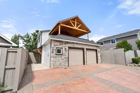 1184 Rutherford Dr, Medford, OR 97504