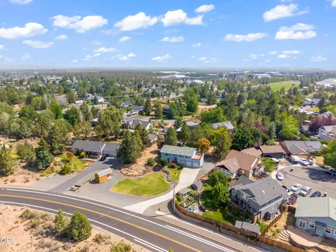 View/Area - 63552 Boyd Acres Rd, Bend, OR 97701 photo 1 of 8