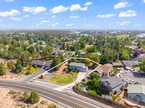 View/Area - 63552 Boyd Acres Rd, Bend, OR 97701 photo 2 of 8