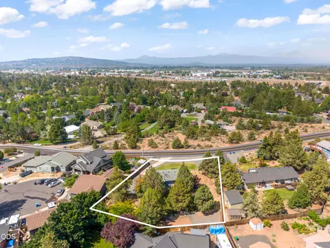 View/Area - 63552 Boyd Acres Rd, Bend, OR 97701 photo 6 of 8