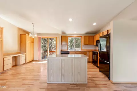 Kitchen - 63552 Boyd Acres Rd, Bend, OR 97701 photo 1 of 4
