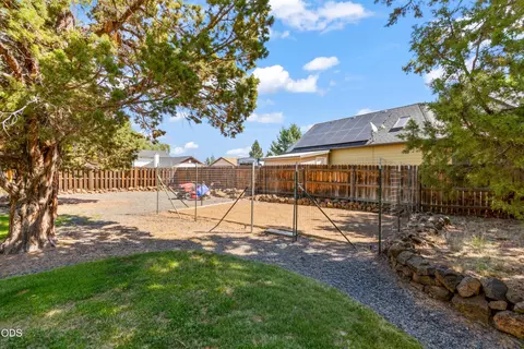 Exterior - 63552 Boyd Acres Rd, Bend, OR 97701 photo 4 of 7