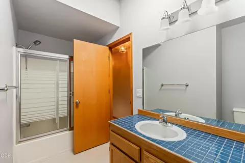 Bath - 63552 Boyd Acres Rd, Bend, OR 97701 photo 2 of 2