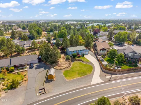View/Area - 63552 Boyd Acres Rd, Bend, OR 97701 photo 3 of 8