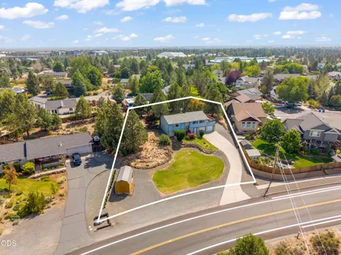 View/Area - 63552 Boyd Acres Rd, Bend, OR 97701 photo 4 of 8
