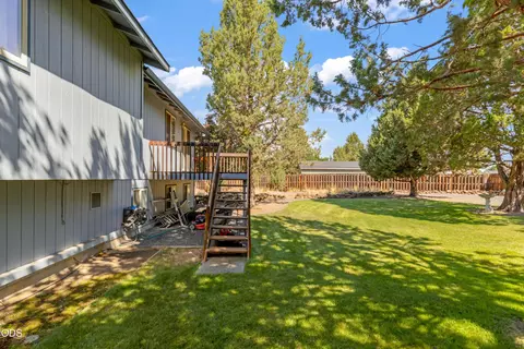 Exterior - 63552 Boyd Acres Rd, Bend, OR 97701 photo 3 of 7