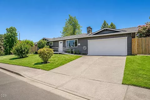2890 Anita Cir, Medford, OR 97504