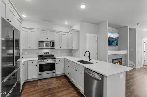 Kitchen - 61624 SE Depot Loop, Bend, OR 97702 photo 2 of 2