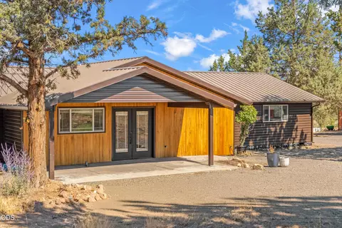 7043 SW Highland Dr, Powell Butte, OR 97753