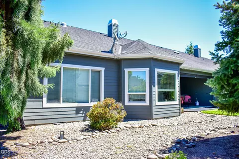 Exterior - 94 Skyhawk Dr, Eagle Point, OR 97524 photo 3 of 4