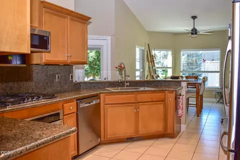 Kitchen - 94 Skyhawk Dr, Eagle Point, OR 97524 photo 2 of 2