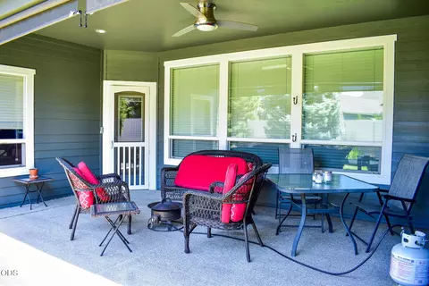 Exterior - 94 Skyhawk Dr, Eagle Point, OR 97524 photo 2 of 4