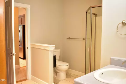 Bath - 94 Skyhawk Dr, Eagle Point, OR 97524 photo 2 of 3