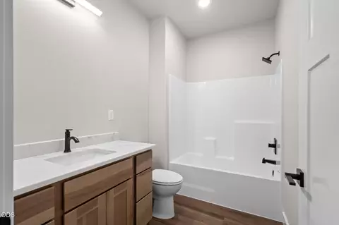 Bath - 46054 Mckay Creek Rd, Pendleton, OR 97801 photo 6 of 7