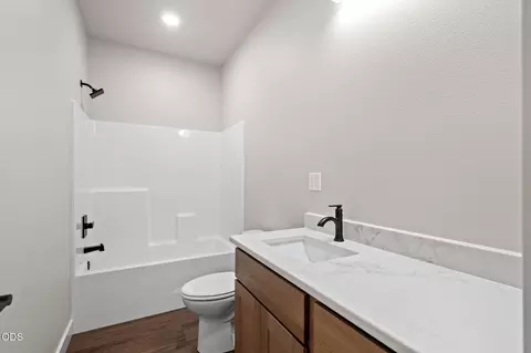 Bath - 46054 Mckay Creek Rd, Pendleton, OR 97801 photo 3 of 7