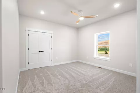 Bedroom - 46054 Mckay Creek Rd, Pendleton, OR 97801 photo 4 of 8
