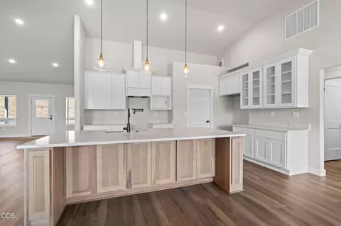 Kitchen - 46054 Mckay Creek Rd, Pendleton, OR 97801 photo 4 of 8