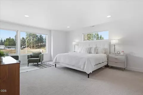 Bedroom - 20498 Murphy Rd, Bend, OR 97702 photo 1 of 7