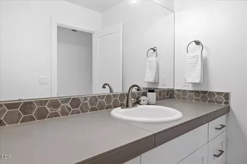 Bath - 20498 Murphy Rd, Bend, OR 97702 photo 6 of 6