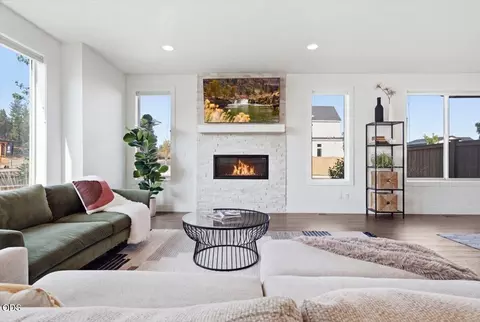 Living - 20498 Murphy Rd, Bend, OR 97702 photo 2 of 3