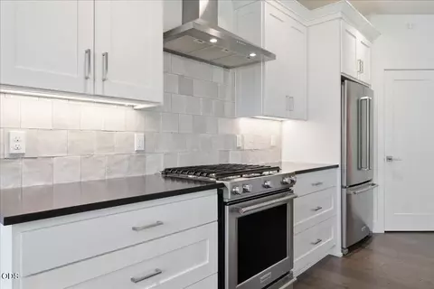 Kitchen - 20498 Murphy Rd, Bend, OR 97702 photo 5 of 8