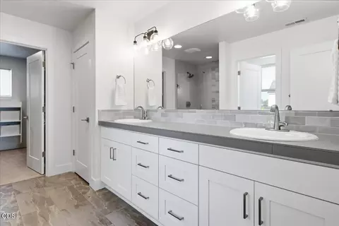 Bath - 20498 Murphy Rd, Bend, OR 97702 photo 2 of 6