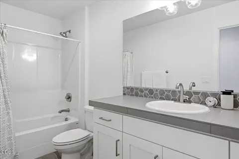 Bath - 20498 Murphy Rd, Bend, OR 97702 photo 5 of 6