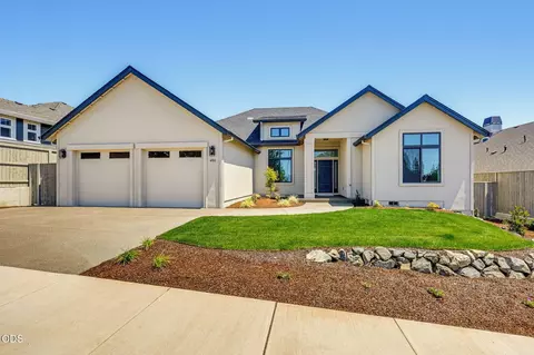 491 Autumn Hills Dr, Medford, OR 97504