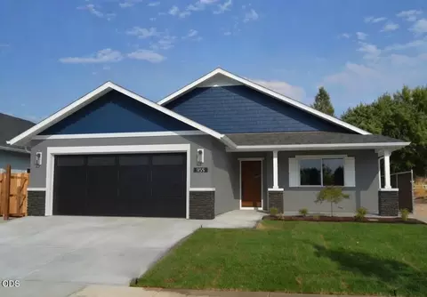 185 SW Quiet Water Ln, Grants Pass, OR 97527